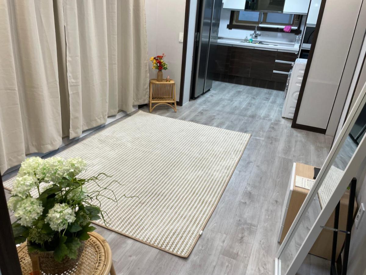 Cozy Sinchon 2548 Villa Jeju Exterior photo